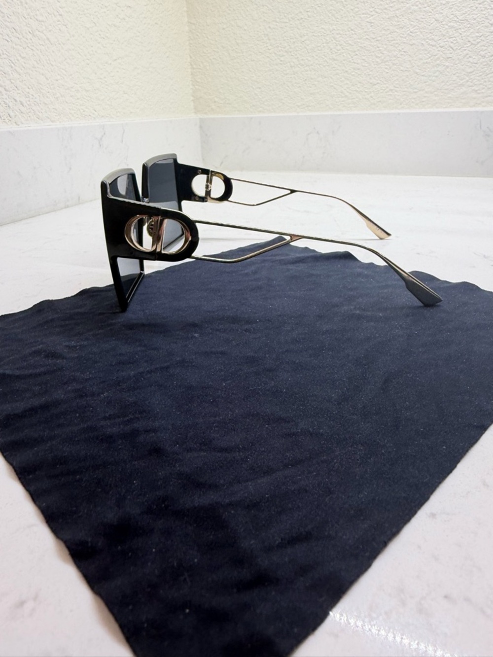 DIOR 30Montaigne SU Black Excellent Condition - Picture 6 of 9